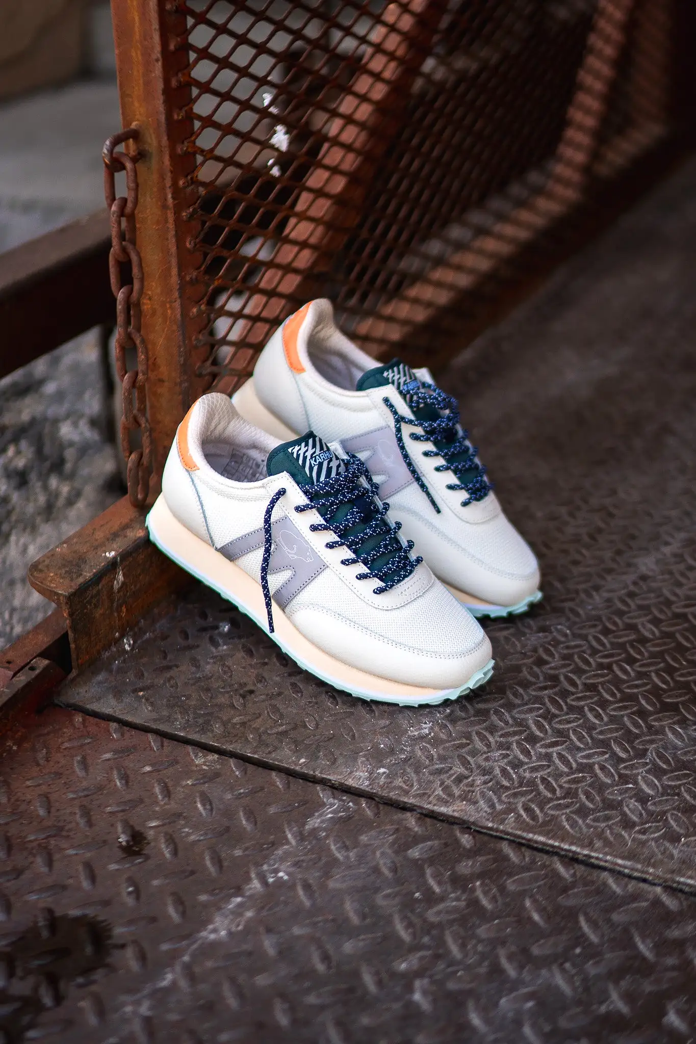 Karhu Albatross Control (Lily White/Silver)