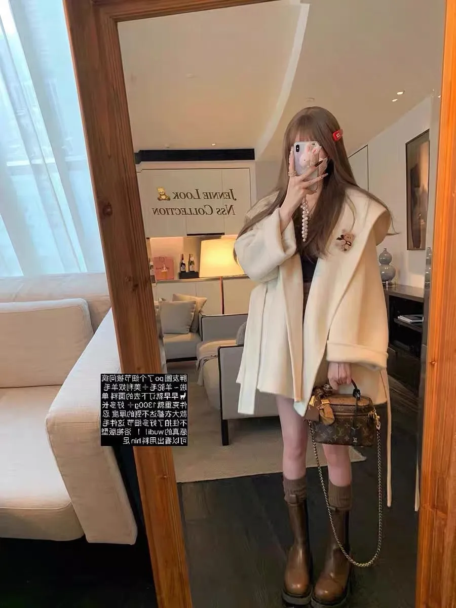 NSS COLLECTION Customized high-weight fabric Fengshen double-sided alpaca autumn and winter white cape coat A3310