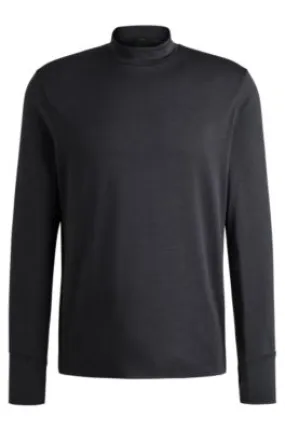 Slim-fit long-sleeved T-shirt in temperature-regulating fabric