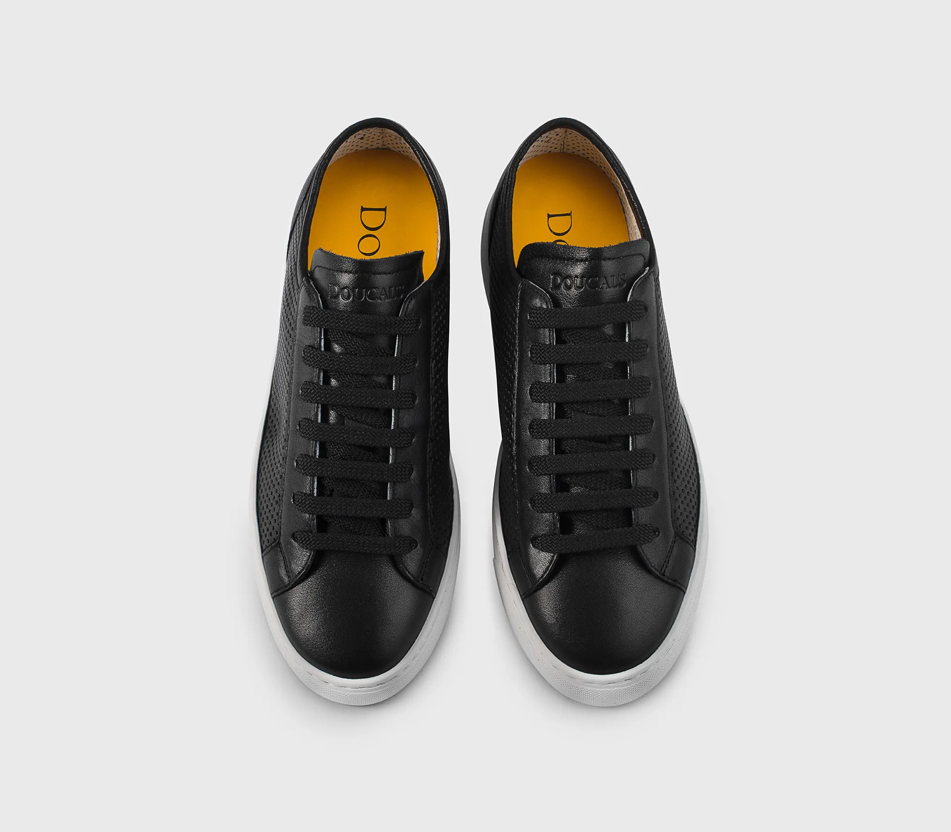 Sneaker in perforated black leather